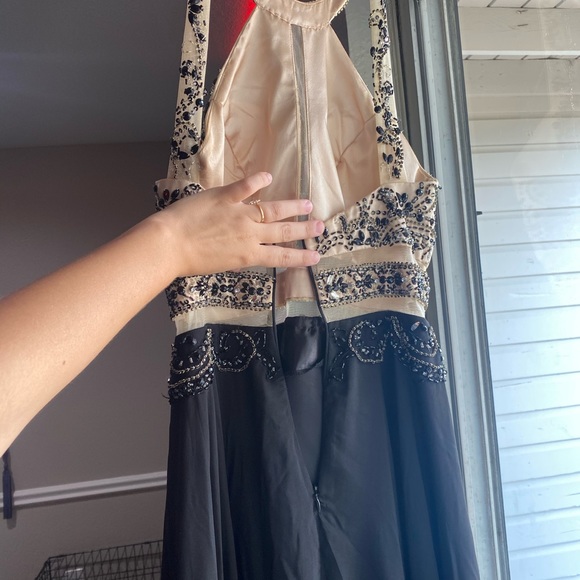 PROM DRESSES - Picture 11 of 15